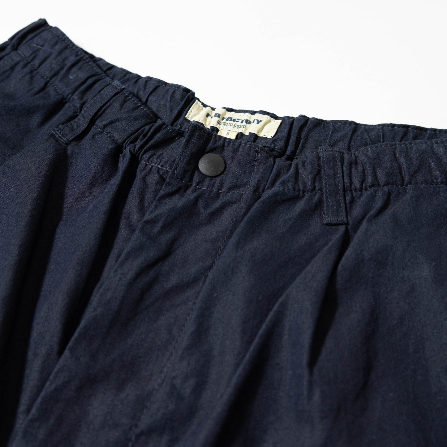 F0545 ID NYLON TUCK PANTS