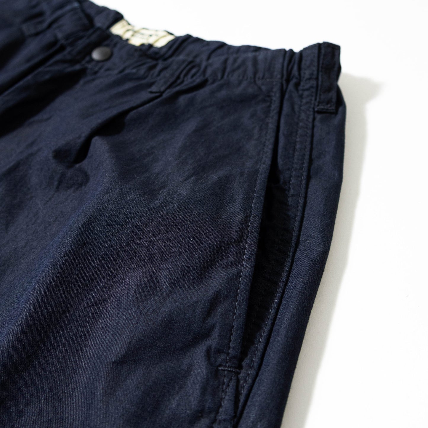 F0545 ID NYLON TUCK PANTS